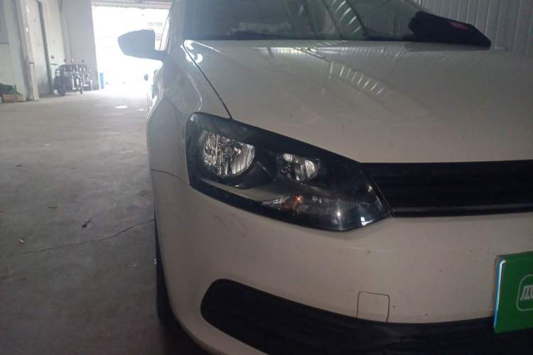 Used Volkswagen Polo 2016 1.4L Manual Fashion Model Right Front Headlight