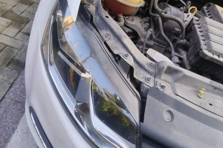 Used Volkswagen Polo 2016 1.6L Automatic Comfort Model Right Front Headlight