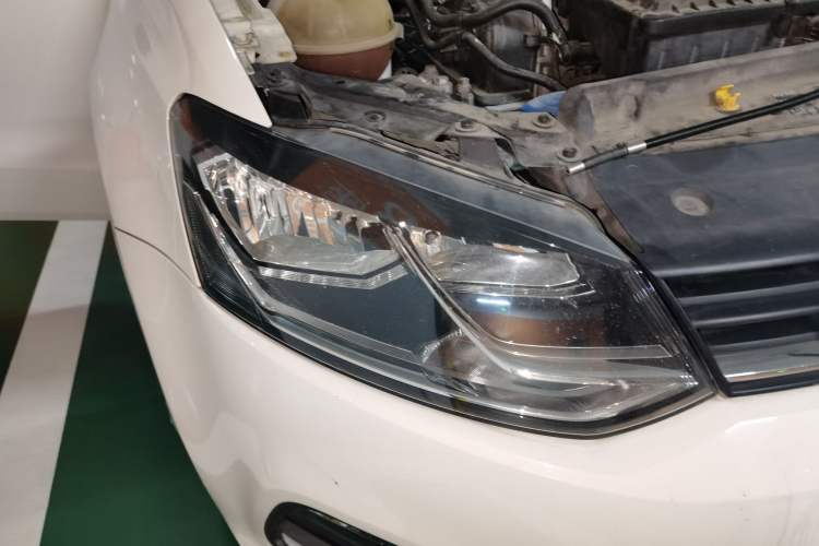 Used Volkswagen Polo 2016 1.6L Automatic Comfort Model Right Front Headlight