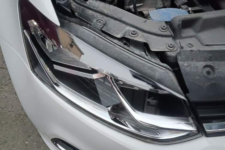 Used Volkswagen Polo 2016 1.6L Automatic Comfort Model Right Front Headlight