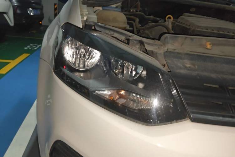 Used Volkswagen Polo 2016 1.4L Automatic Trendy Model Right Front Headlight