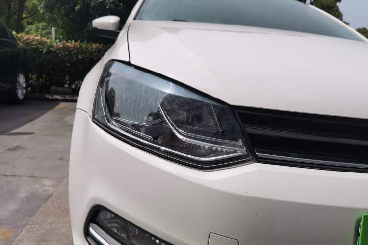 Used Volkswagen Polo 2016 1.6L Automatic Comfort Model Right Front Headlight