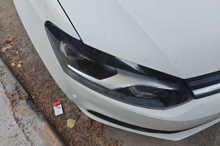 Used Volkswagen Polo 2016 1.4L Manual Fashion Model Right Front Headlight