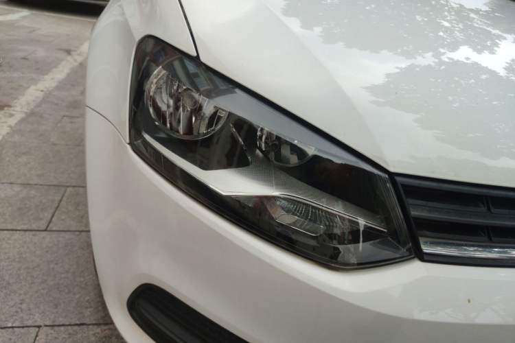 Used Volkswagen Polo 2016 1.4L Manual Fashion Model Right Front Headlight