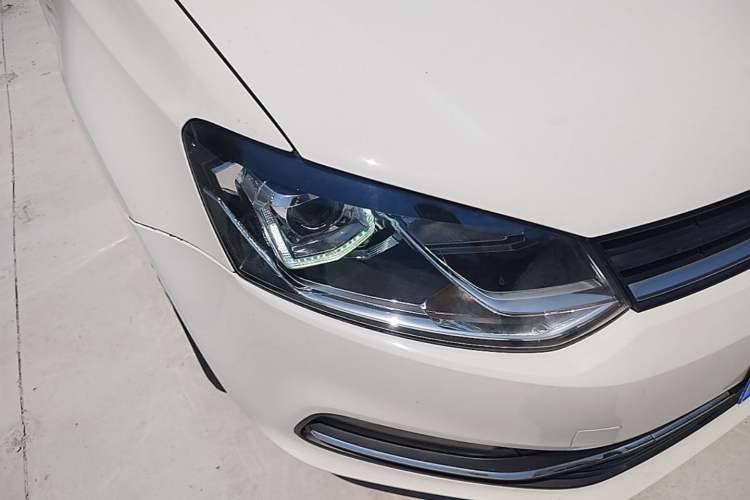 Used Volkswagen Polo 2016 1.6L Automatic Comfort Model Right Front Headlight