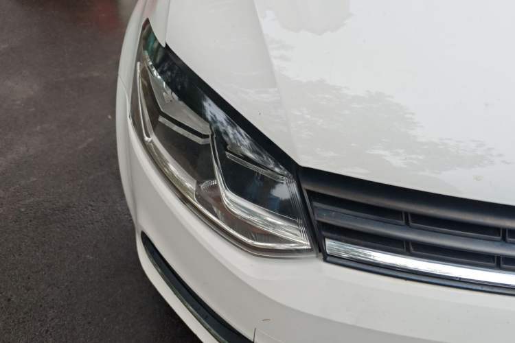 Used Volkswagen Polo 2016 1.6L Automatic Comfort Model Right Front Headlight