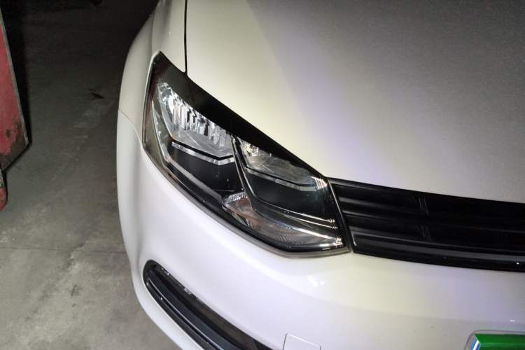 Used Volkswagen Polo 2016 1.6L Automatic Comfort Model Right Front Headlight