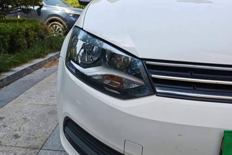 Used Volkswagen Polo 2016 1.4L Manual Fashion Model Right Front Headlight