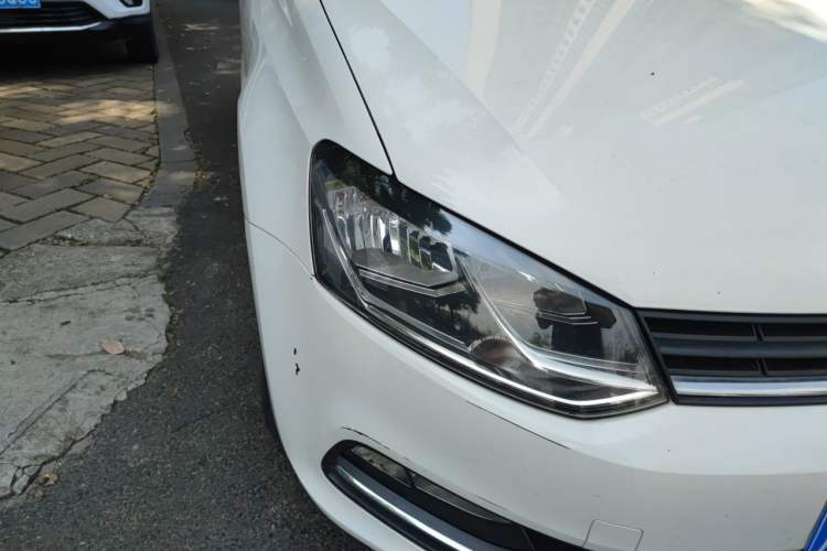 Used Volkswagen Polo 2016 1.6L Automatic Comfort Model Right Front Headlight
