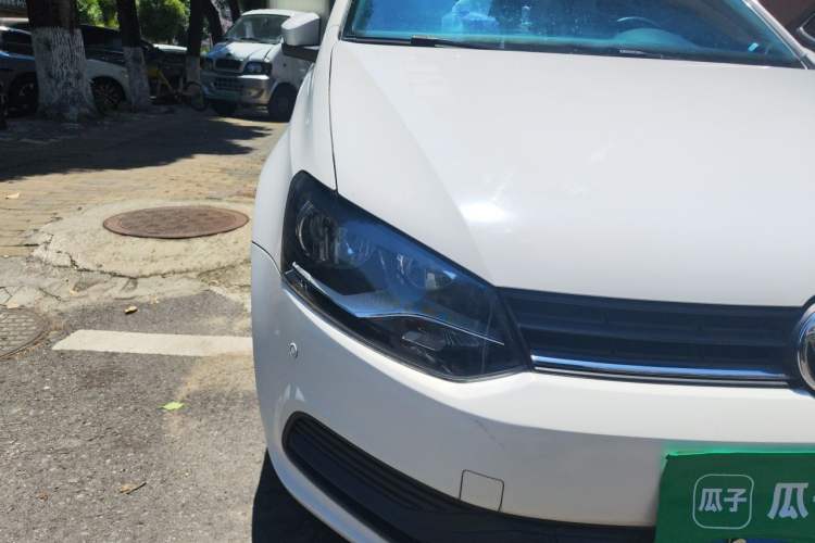 Used Volkswagen Polo 2016 1.4L Automatic Trendy Model Right Front Headlight