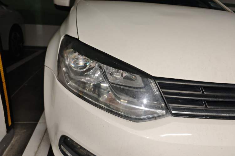 Used Volkswagen Polo 2016 1.6L Automatic Comfort Model Right Front Headlight