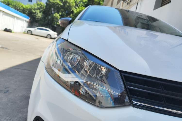 Used Volkswagen Polo 2016 1.4L Manual Fashion Model Right Front Headlight