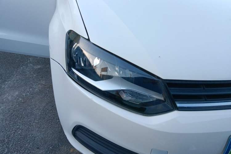 Used Volkswagen Polo 2016 1.4L Manual Fashion Model Right Front Headlight