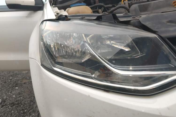 Used Volkswagen Polo 2016 1.6L Automatic Comfort Model Right Front Headlight