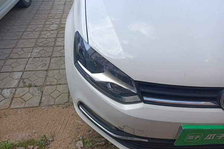 Used Volkswagen Polo 2016 1.4L Manual Fashion Model Right Front Headlight
