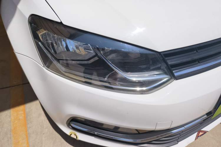 Used Volkswagen Polo 2016 1.6L Automatic Comfort Model Right Front Headlight