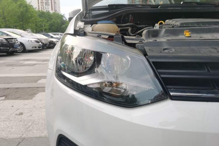 Used Volkswagen Polo 2016 1.4L Automatic Trendy Model Right Front Headlight