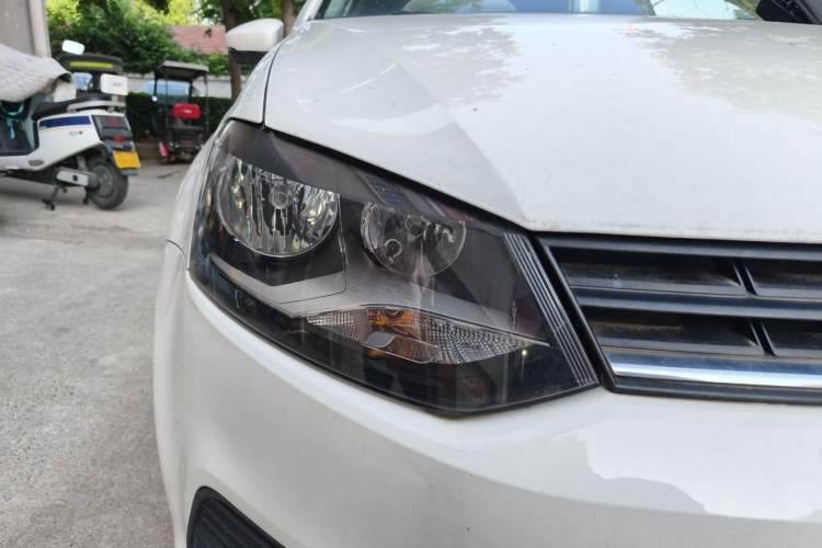Used Volkswagen Polo 2016 1.4L Manual Fashion Model Right Front Headlight