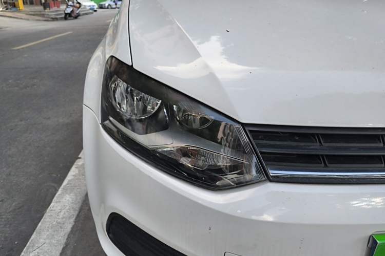 Used Volkswagen Polo 2016 1.4L Automatic Trendy Model Right Front Headlight