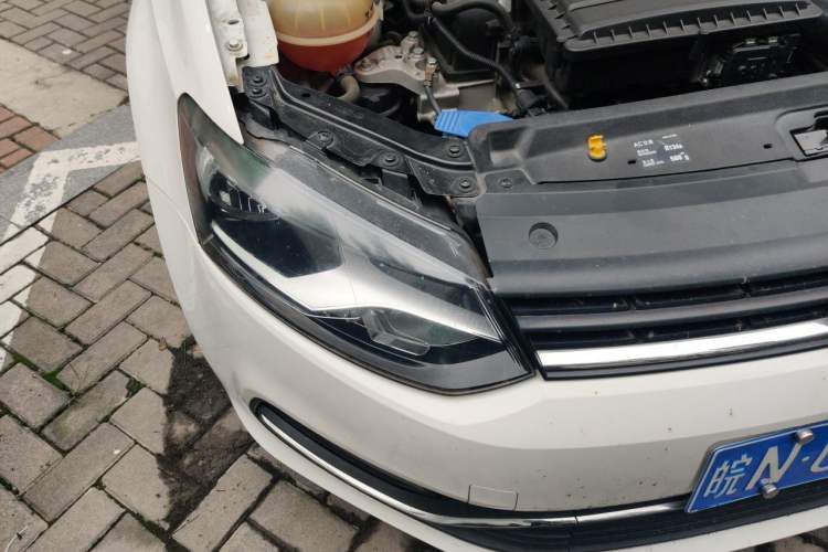 Used Volkswagen Polo 2016 1.4L Manual Fashion Model Right Front Headlight