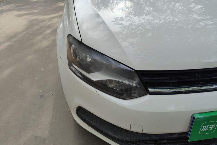 Used Volkswagen Polo 2016 1.4L Manual Fashion Model Right Front Headlight