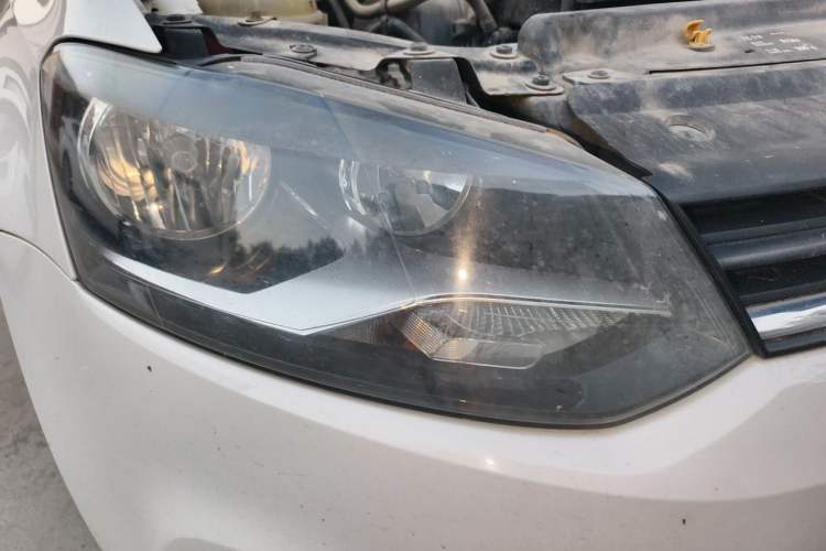Used Volkswagen Polo 2016 1.4L Manual Fashion Model Right Front Headlight