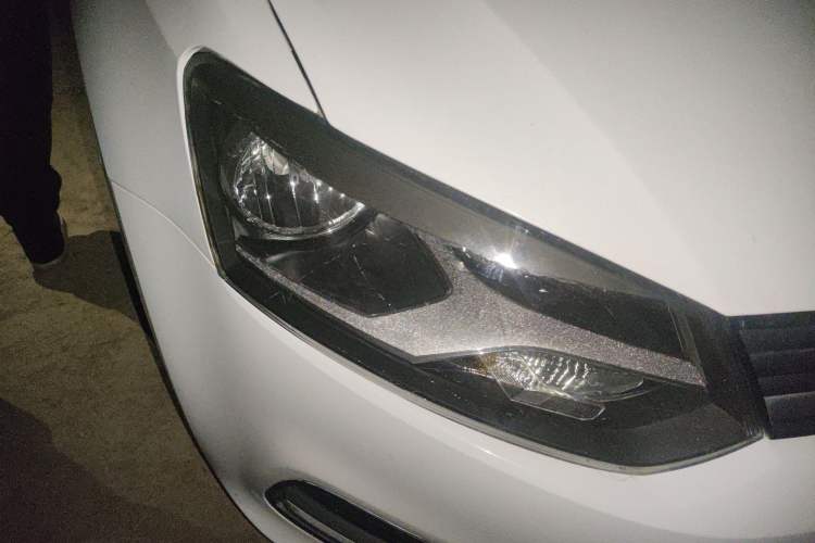 Used Volkswagen Polo 2016 1.4L Manual Fashion Model Right Front Headlight