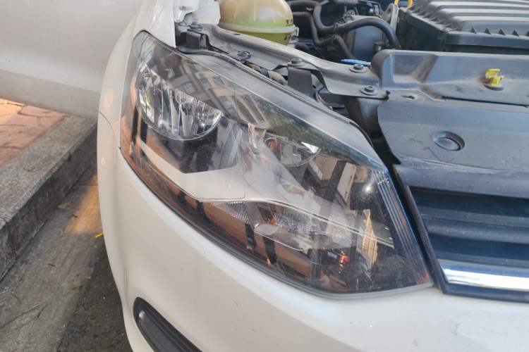 Used Volkswagen Polo 2016 1.4L Manual Fashion Model Right Front Headlight