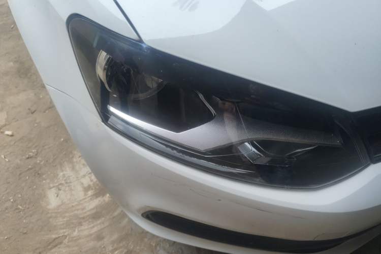 Used Volkswagen Polo 2016 1.4L Manual Fashion Model Right Front Headlight
