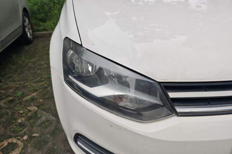 Used Volkswagen Polo 2016 1.4L Manual Fashion Model Right Front Headlight