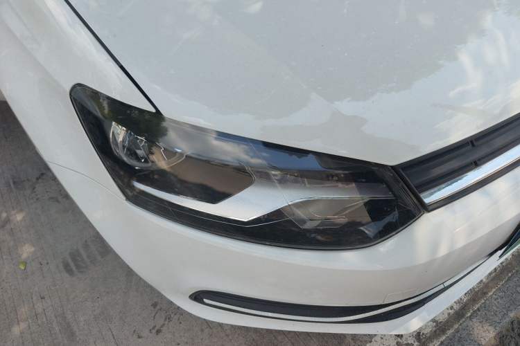 Used Volkswagen Polo 2016 1.4L Manual Fashion Model Right Front Headlight