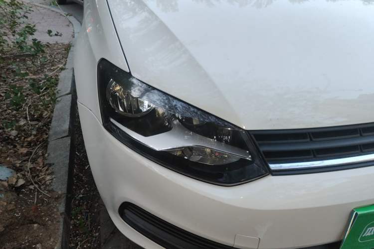 Used Volkswagen Polo 2016 1.4L Automatic Trendy Model Right Front Headlight