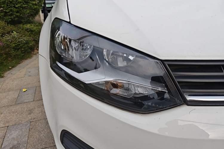 Used Volkswagen Polo 2016 1.4L Manual Fashion Model Right Front Headlight