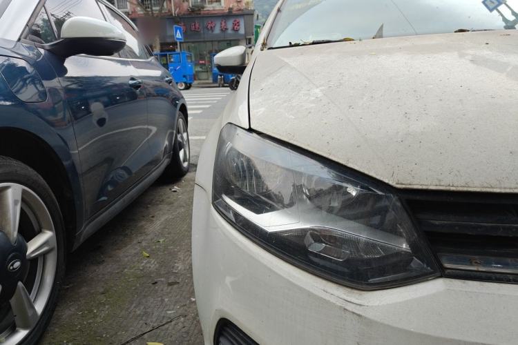 Used Volkswagen Polo 2016 1.4L Manual Fashion Model Right Front Headlight