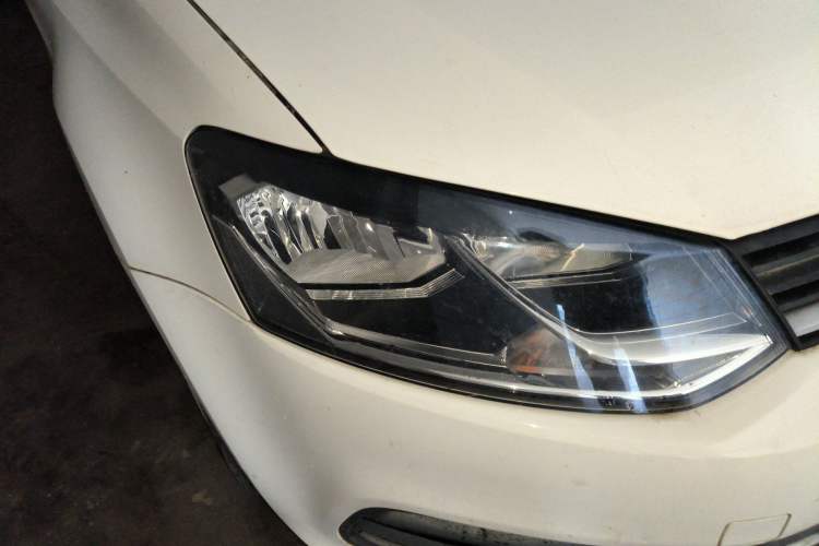 Used Volkswagen Polo 2016 1.6L Automatic Comfort Model Right Front Headlight