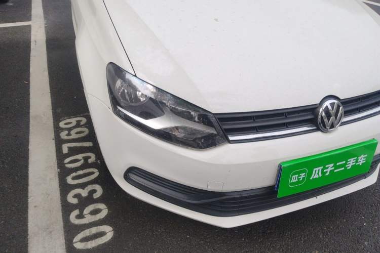 Used Volkswagen Polo 2016 1.4L Manual Fashion Model Right Front Headlight