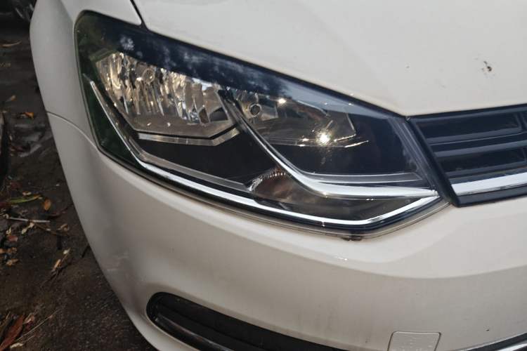 Used Volkswagen Polo 2016 1.6L Automatic Comfort Model Right Front Headlight