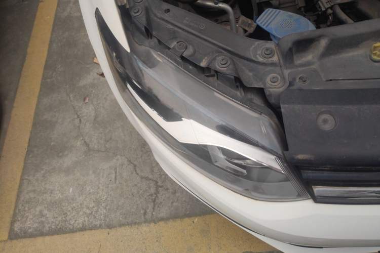 Used Volkswagen Polo 2016 1.4L Manual Fashion Model Right Front Headlight