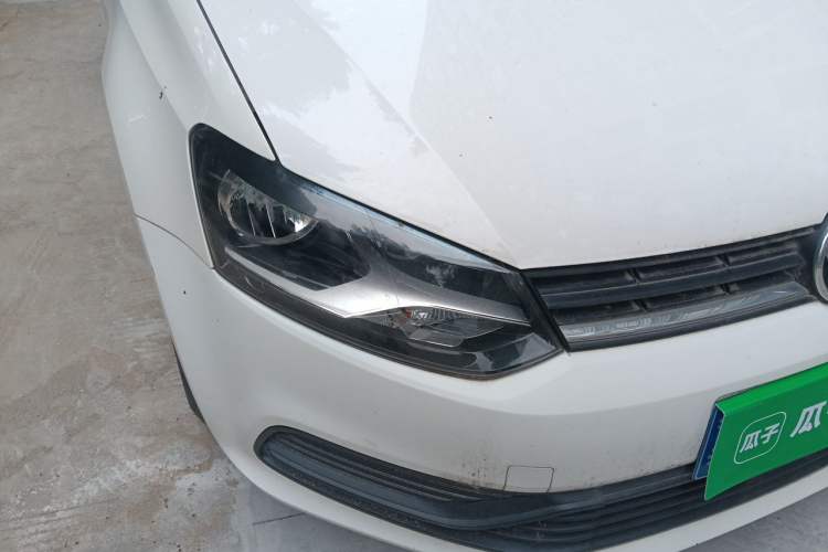 Used Volkswagen Polo 2016 1.4L Manual Fashion Model Right Front Headlight