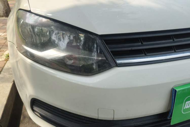 Used Volkswagen Polo 2016 1.4L Manual Fashion Model Right Front Headlight