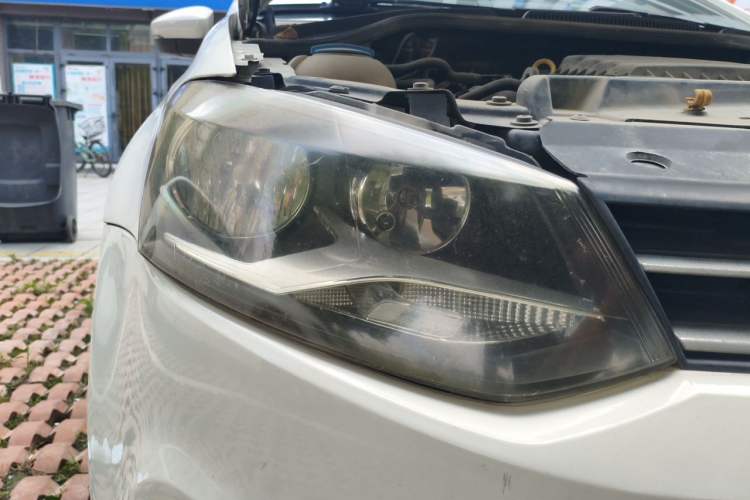 Used Volkswagen Polo 2016 1.4L Manual Fashion Model Right Front Headlight