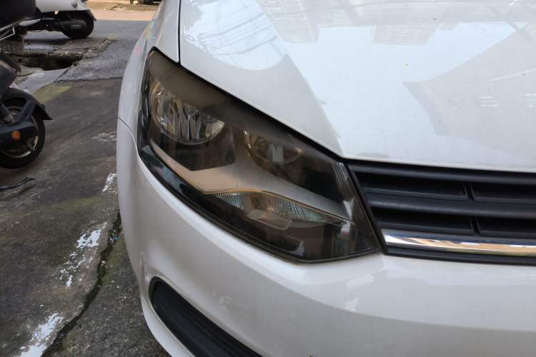 Used Volkswagen Polo 2016 1.4L Manual Fashion Model Right Front Headlight
