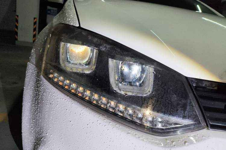 Used Volkswagen Polo 2016 1.6L Automatic Comfort Model Right Front Headlight