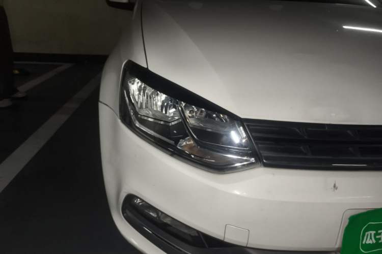 Used Volkswagen Polo 2016 1.6L Automatic Comfort Model Right Front Headlight