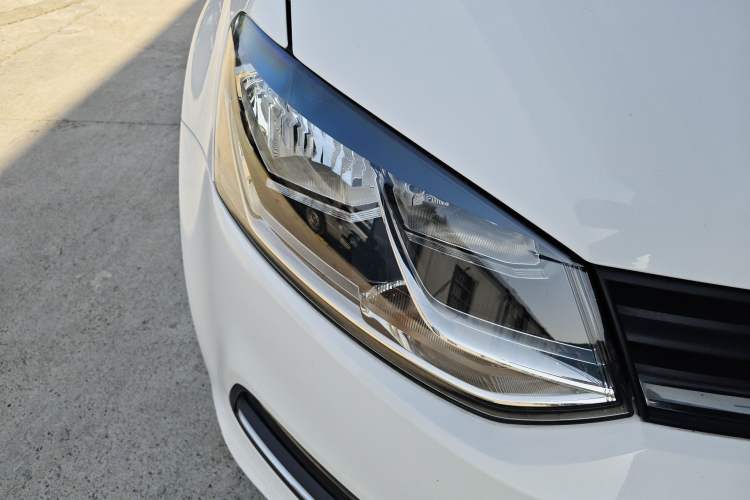 Used Volkswagen Polo 2016 1.6L Automatic Comfort Model Right Front Headlight