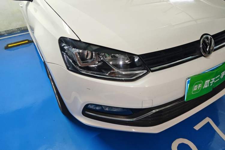 Used Volkswagen Polo 2016 1.6L Automatic Comfort Model Right Front Headlight