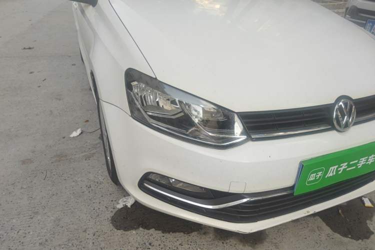 Used Volkswagen Polo 2016 1.6L Automatic Comfort Model Right Front Headlight