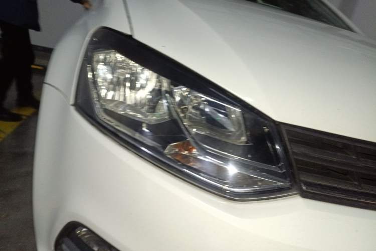 Used Volkswagen Polo 2016 1.6L Automatic Comfort Model Right Front Headlight
