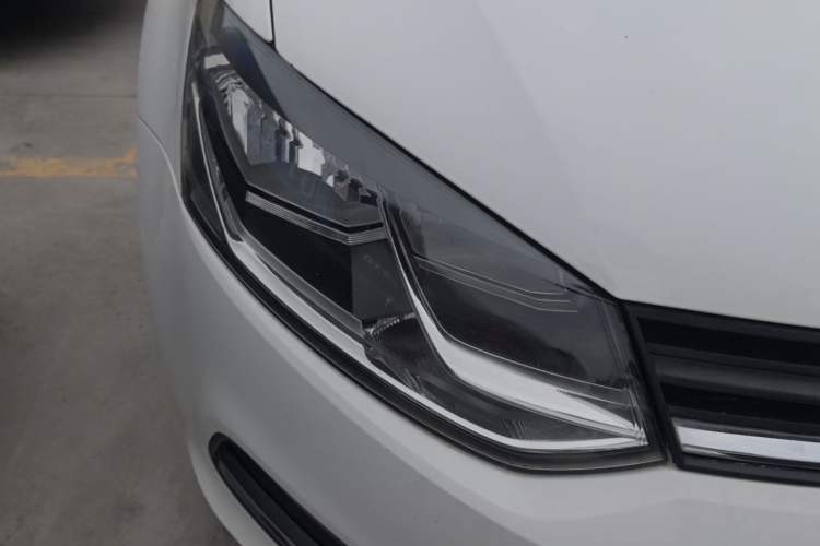 Used Volkswagen Polo 2016 1.6L Automatic Comfort Model Right Front Headlight