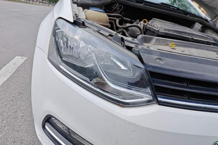 Used Volkswagen Polo 2016 1.6L Automatic Comfort Model Right Front Headlight